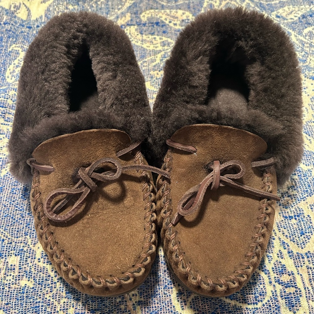 LIKE NEW L.L. Bean Brown Shearling Moccasin Slippers - Brown - Size 7